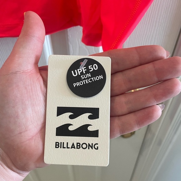 Long Sleeved bright coral pink Billabong Rashguard - Picture 4 of 6